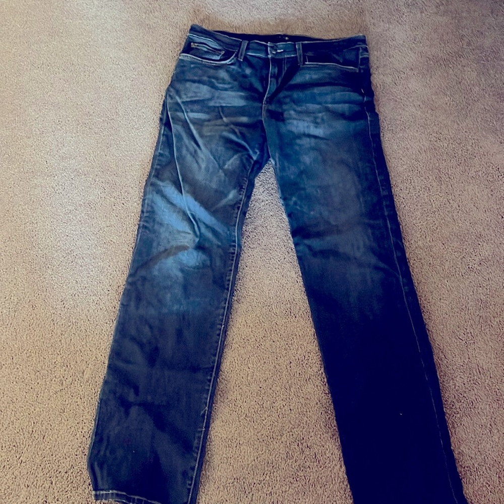Joe’s The Classic straight leg, W33